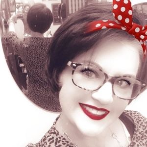 Meet your Posher, Holly-dale